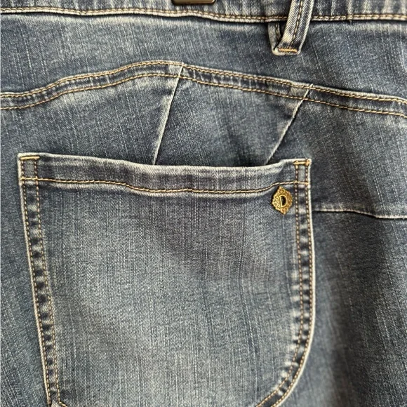 Plus Size Jeans 22W Democracy Blue Distressed Straight Leg Cropped Curvy Jeans - Picture 5 of 6